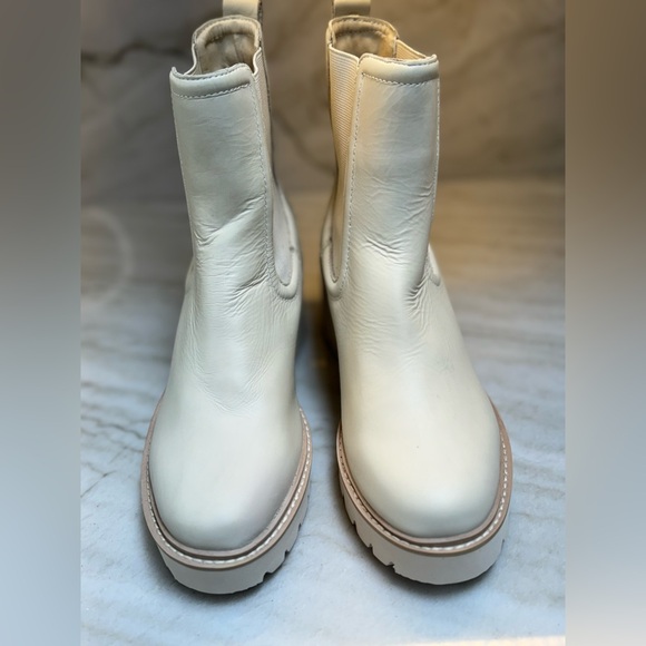 Dolce Vita Hawk H2O Waterproof Ivory
Leather Chelsea Bootie Brand New size 7.5 - Picture 6 of 7